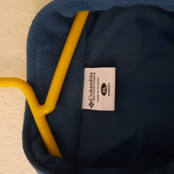 Columbia Blue Vest  *BOGO* - Picture 2 of 6